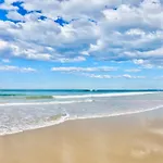 Ocean View 2Br Main Beach Getaway